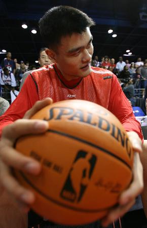 拜仁客战阿森纳名单：凯恩、奥利塞领衔，迪亚斯停赛（拜仁出征阿森纳大名单：凯恩、奥利塞压阵，迪亚斯因停赛缺席）