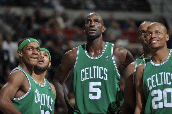 康宁汉姆空砍大三双，8次失误&关键两罚不中背锅（康宁汉姆大三双难救主，8失误+关键两罚不中成背锅点）